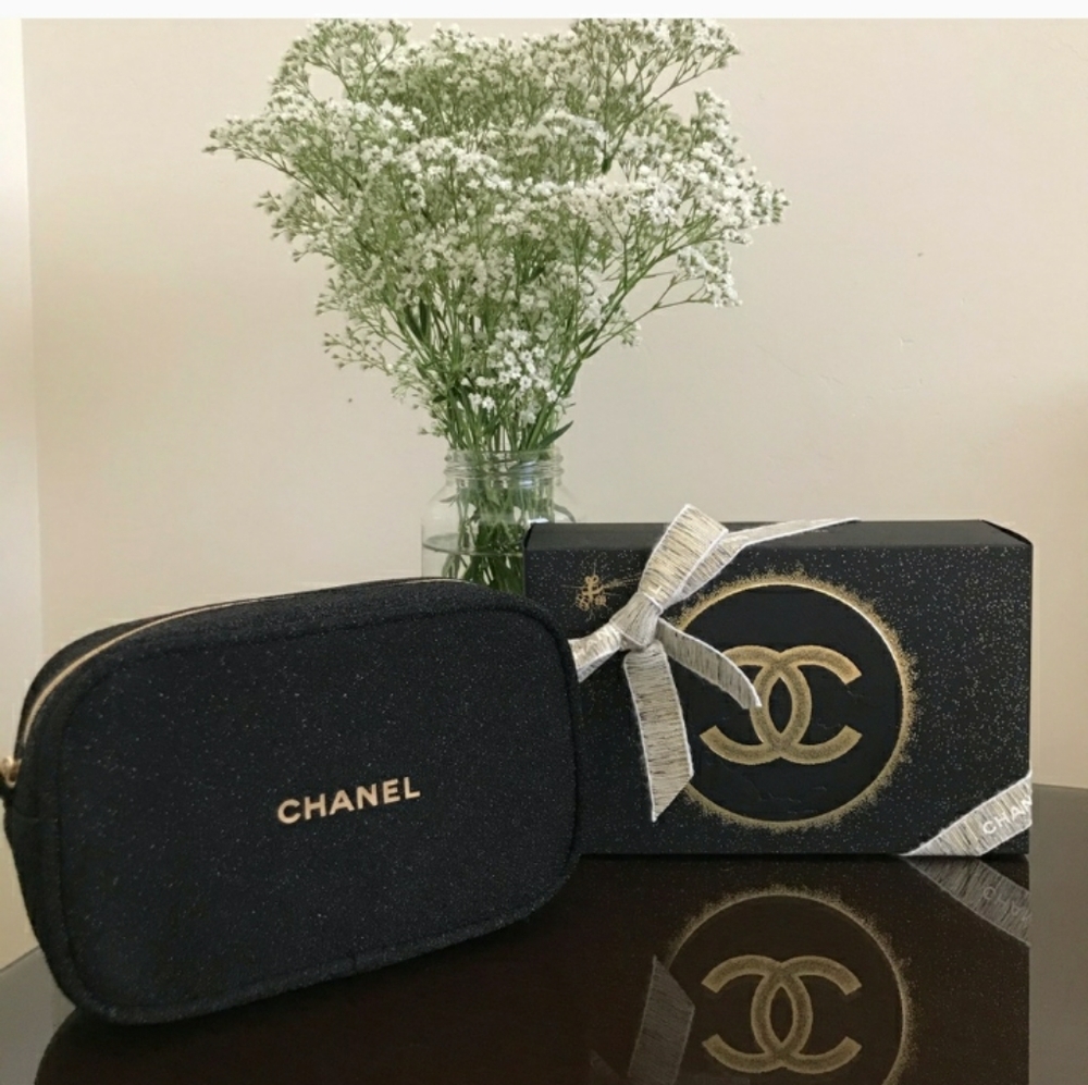 Chanel Holiday 2020 Lipgloss Set (sold out) - Picture 2 of 8